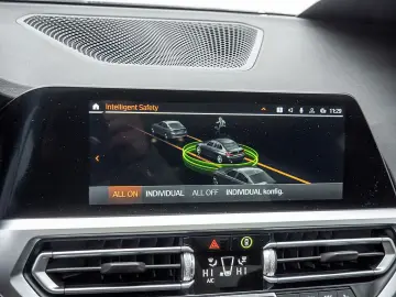 BMW 330i Sport Line LED NAVI eGSD KAMERA KLIMAAUT