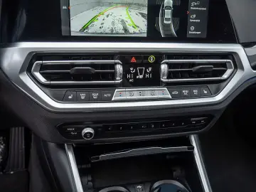 BMW 330i Sport Line LED NAVI eGSD KAMERA KLIMAAUT