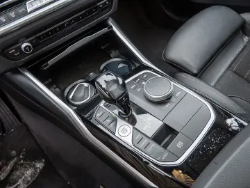 BMW 330i Sport Line LED NAVI eGSD KAMERA KLIMAAUT