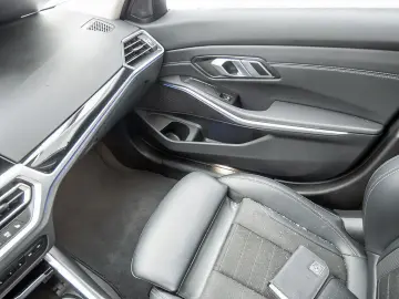 BMW 330i Sport Line LED NAVI eGSD KAMERA KLIMAAUT