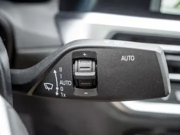 BMW 330i Sport Line LED NAVI eGSD KAMERA KLIMAAUT