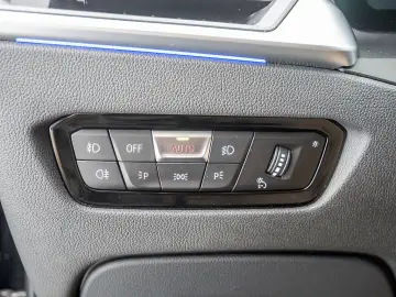 BMW 330i Sport Line LED NAVI eGSD KAMERA KLIMAAUT