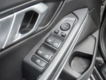 BMW 330i Sport Line LED NAVI eGSD KAMERA KLIMAAUT