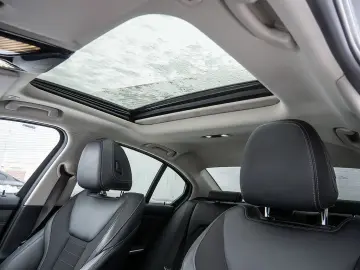 BMW 330i Sport Line LED NAVI eGSD KAMERA KLIMAAUT