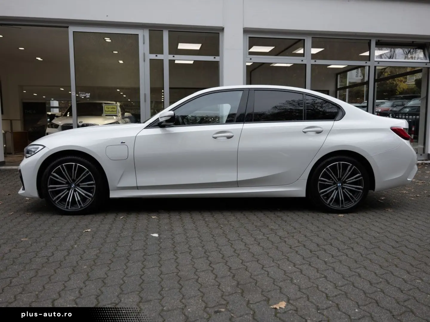 BMW 330e xDrive M-Sport LASER LED W-LAN NAVI HGSD