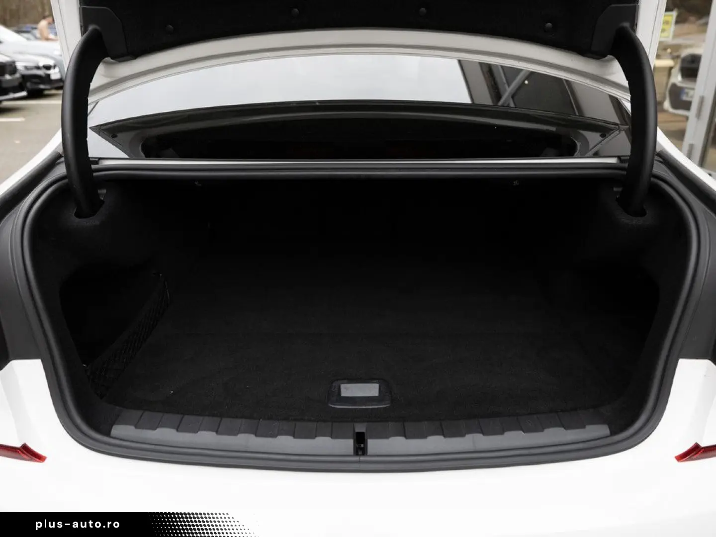 BMW 330e xDrive M-Sport LASER LED W-LAN NAVI HGSD