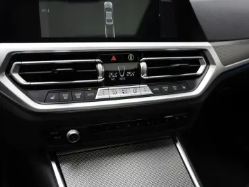 BMW 330e xDrive M-Sport LASER LED W-LAN NAVI HGSD