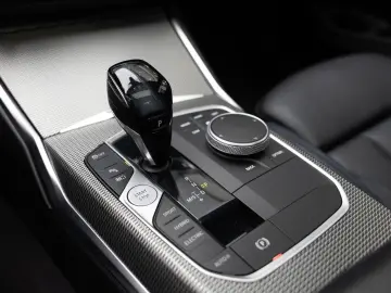 BMW 330e xDrive M-Sport LASER LED W-LAN NAVI HGSD