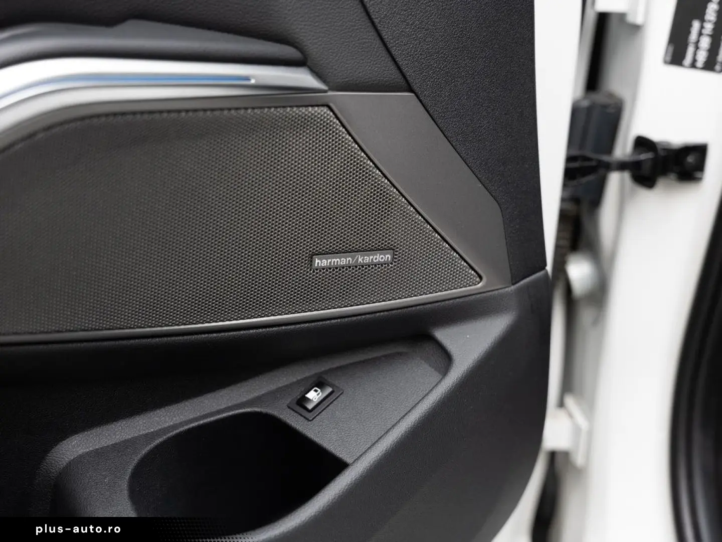 BMW 330e xDrive M-Sport LASER LED W-LAN NAVI HGSD