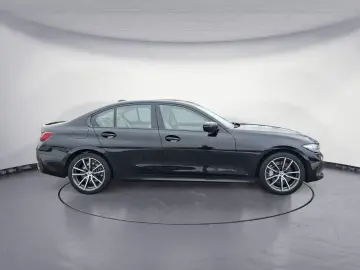 BMW 330i Navi ACC Head-Up Sportsitze Adapt.-LED