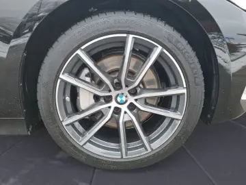 BMW 330i Navi ACC Head-Up Sportsitze Adapt.-LED