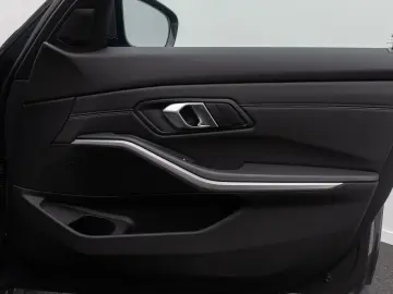 BMW 330i xD Komfort DAB HiFi Leder M Sport 19Zoll