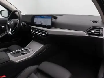 BMW 330i DigitalKey DAB Komfort HiFi Leder 18Zoll