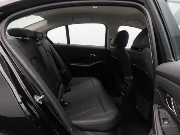 BMW 330i DigitalKey DAB Komfort HiFi Leder 18Zoll