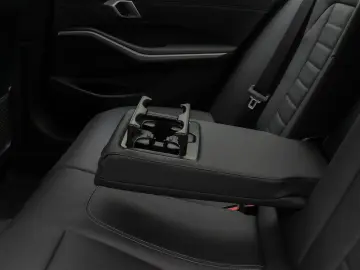 BMW 330i DigitalKey DAB Komfort HiFi Leder 18Zoll