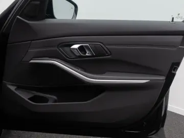 BMW 330i DigitalKey DAB Komfort HiFi Leder 18Zoll