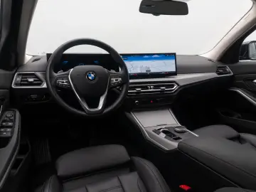 BMW 330i DigitalKey DAB Komfort HiFi Leder 18Zoll