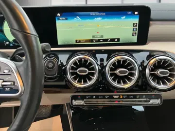 MERCEDES-BENZ CLA 250 e Coupé HEADUP PANO DISTRO MEMORY