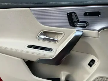 MERCEDES-BENZ CLA 250 e Coupé HEADUP PANO DISTRO MEMORY