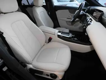 MERCEDES-BENZ CLA 180 Coupé LEDER BEIGE DISTRONIC