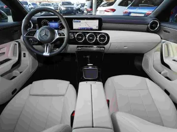 MERCEDES-BENZ CLA 180 Coupé LEDER BEIGE DISTRONIC