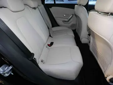 MERCEDES-BENZ CLA 180 Coupé LEDER BEIGE DISTRONIC