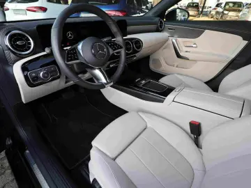 MERCEDES-BENZ CLA 180 Coupé LEDER BEIGE DISTRONIC