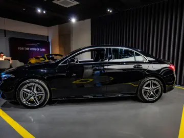 MERCEDES BENZ A 250E