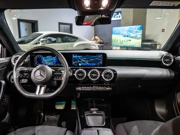 MERCEDES BENZ A 250E