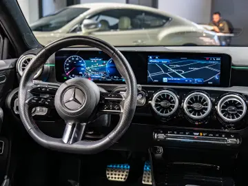 MERCEDES BENZ A 250E