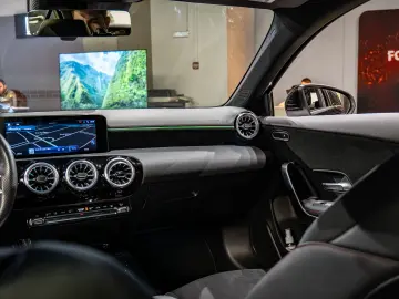 MERCEDES BENZ A 250E