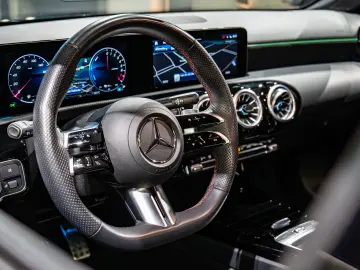 MERCEDES BENZ A 250E