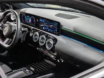 MERCEDES BENZ A 250E