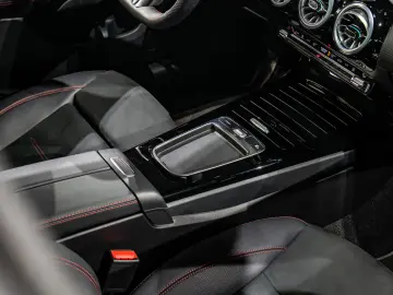 MERCEDES BENZ A 250E