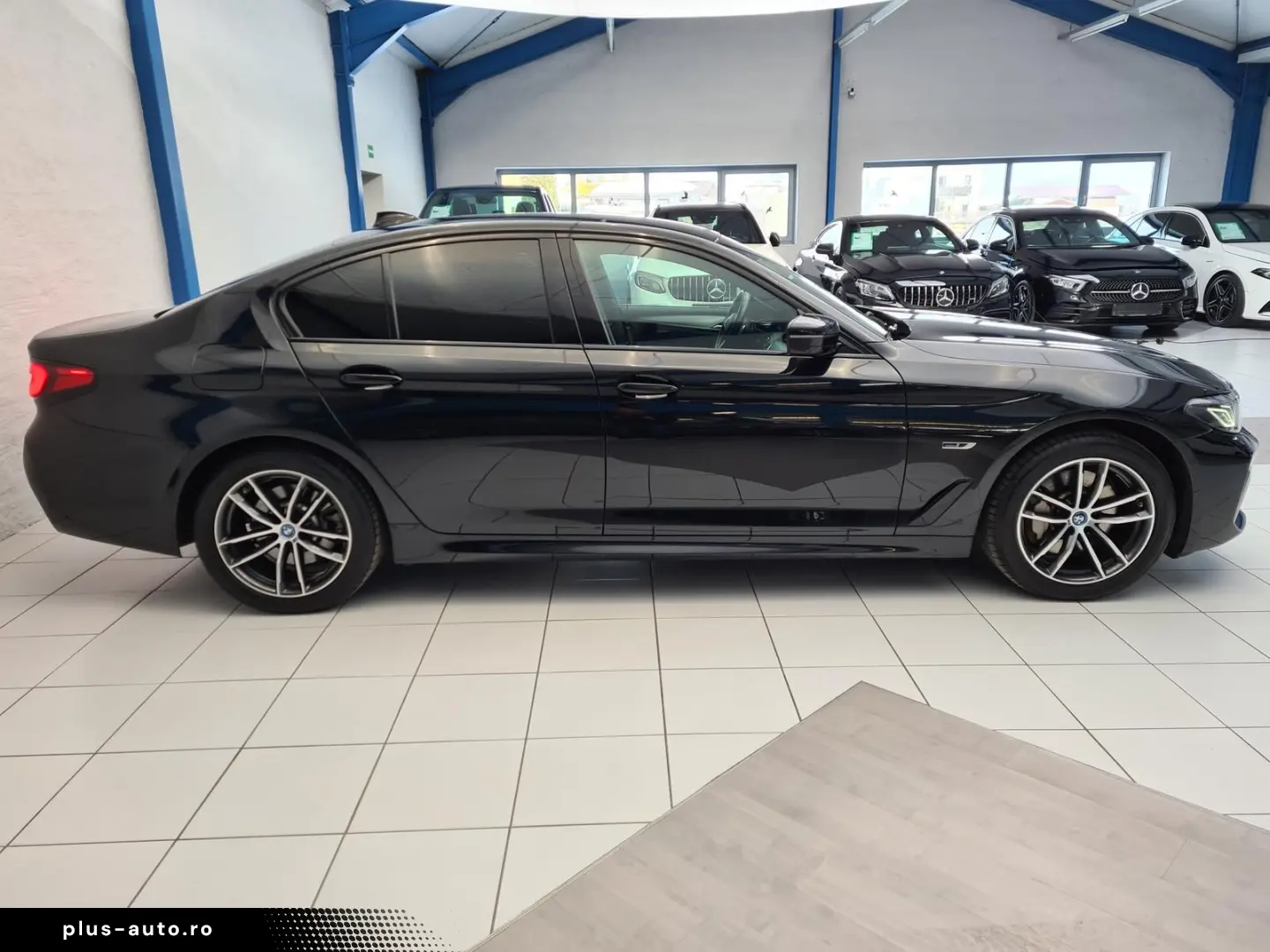 BMW 530 e M Sport   ACC   HUD   SIDE   LANE