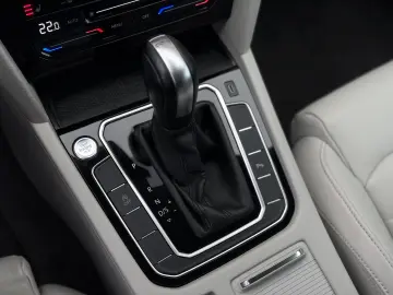 Volkswagen Passat B8 Highline - 2.0tdi   DSG   Facelift