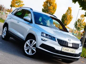SKODA Karoq Style LED NAVI AHK PDC SHZ