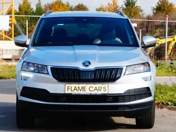 SKODA Karoq Style LED NAVI AHK PDC SHZ