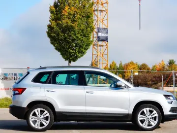 SKODA Karoq Style LED NAVI AHK PDC SHZ