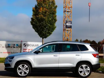 SKODA Karoq Style LED NAVI AHK PDC SHZ