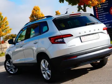SKODA Karoq Style LED NAVI AHK PDC SHZ
