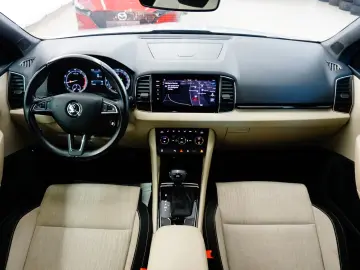 SKODA Karoq Style LED NAVI AHK PDC SHZ