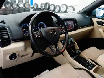 SKODA Karoq Style LED NAVI AHK PDC SHZ