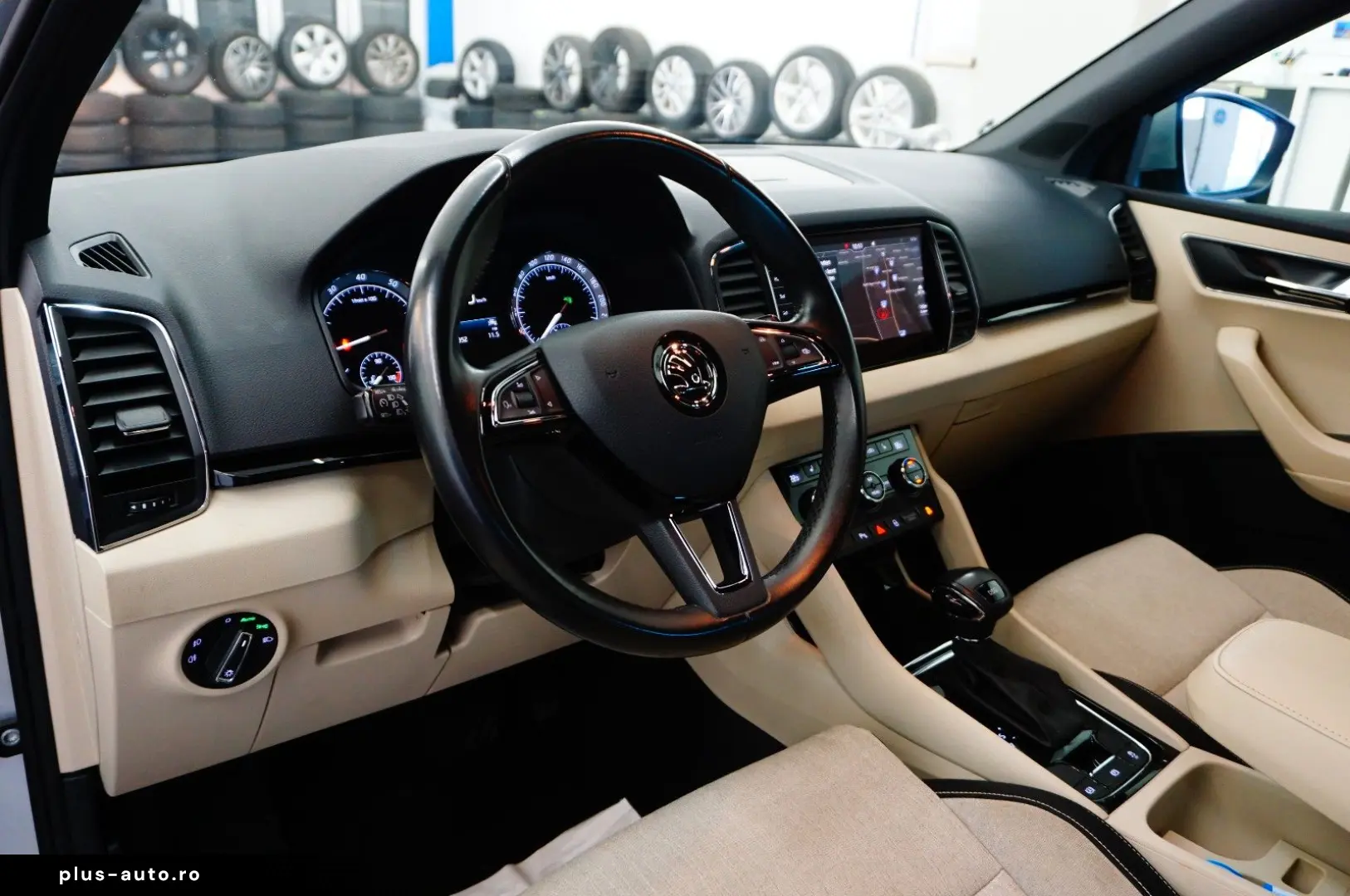 SKODA Karoq Style LED NAVI AHK PDC SHZ