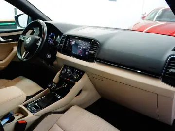 SKODA Karoq Style LED NAVI AHK PDC SHZ