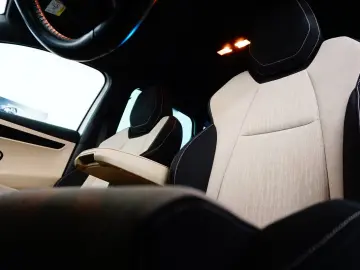 SKODA Karoq Style LED NAVI AHK PDC SHZ