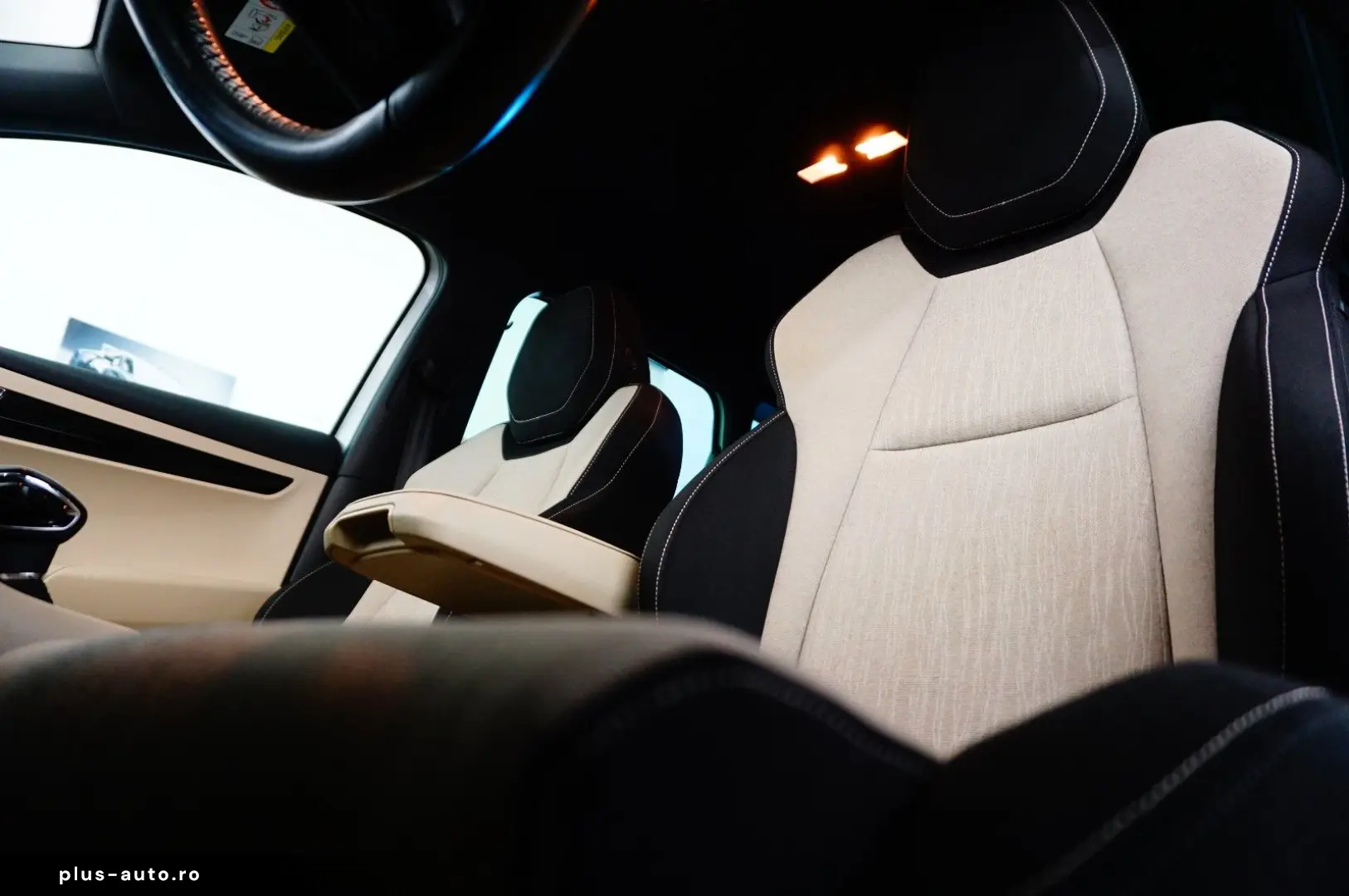 SKODA Karoq Style LED NAVI AHK PDC SHZ