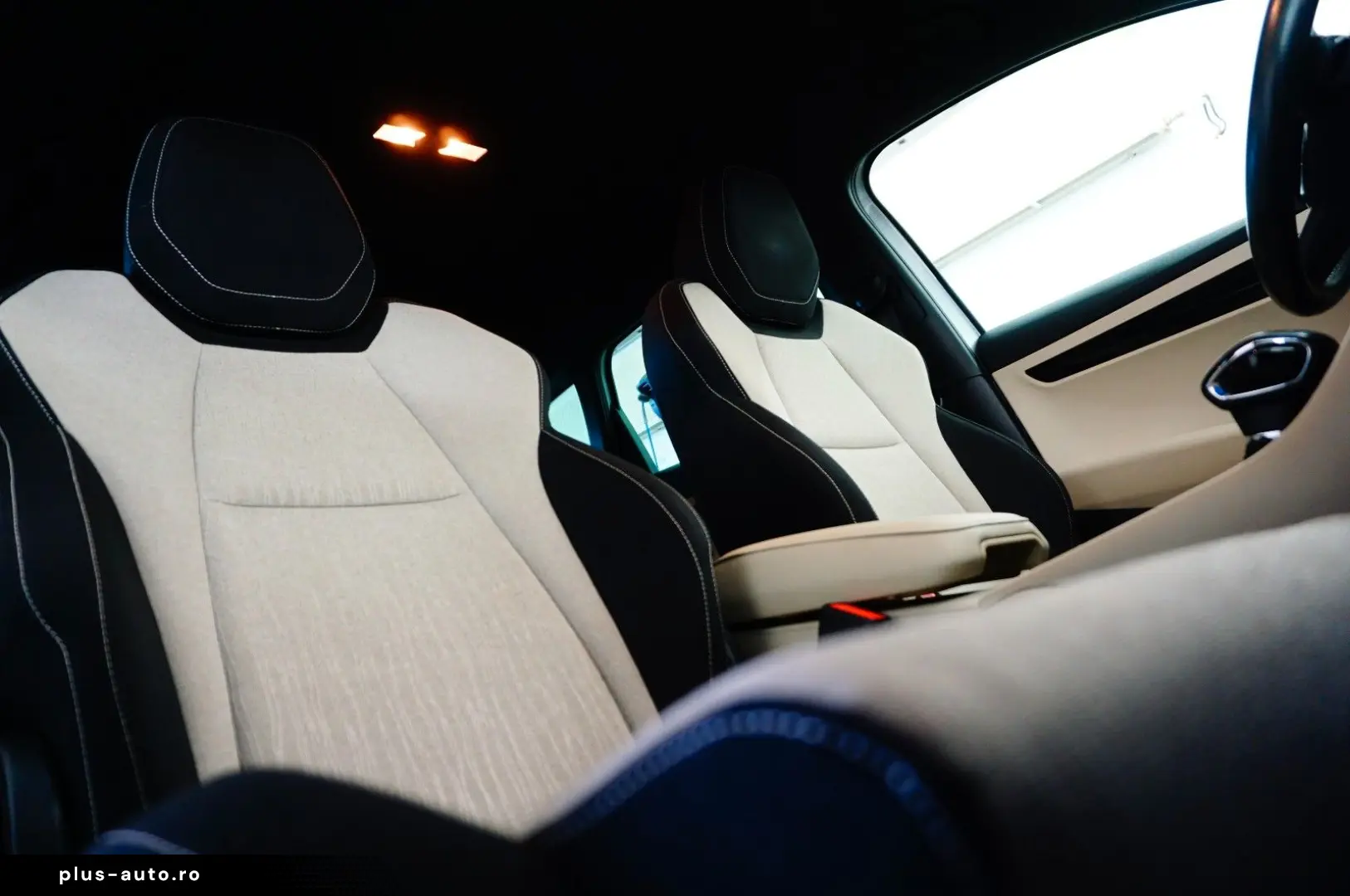 SKODA Karoq Style LED NAVI AHK PDC SHZ