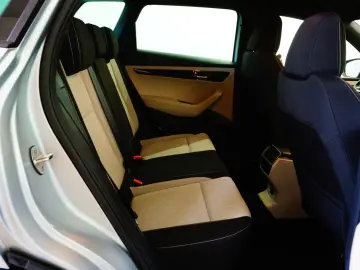 SKODA Karoq Style LED NAVI AHK PDC SHZ