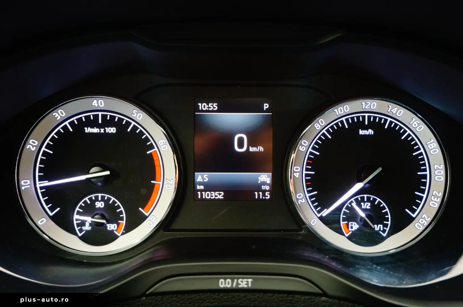 SKODA Karoq Style LED NAVI AHK PDC SHZ